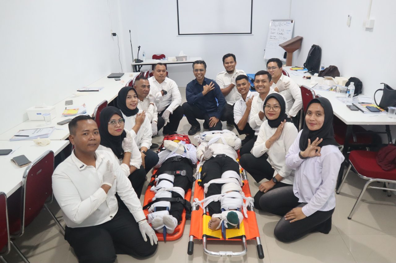 Petugas Pertolongan Pertama Pada Kecelakaan (P3K) Industri