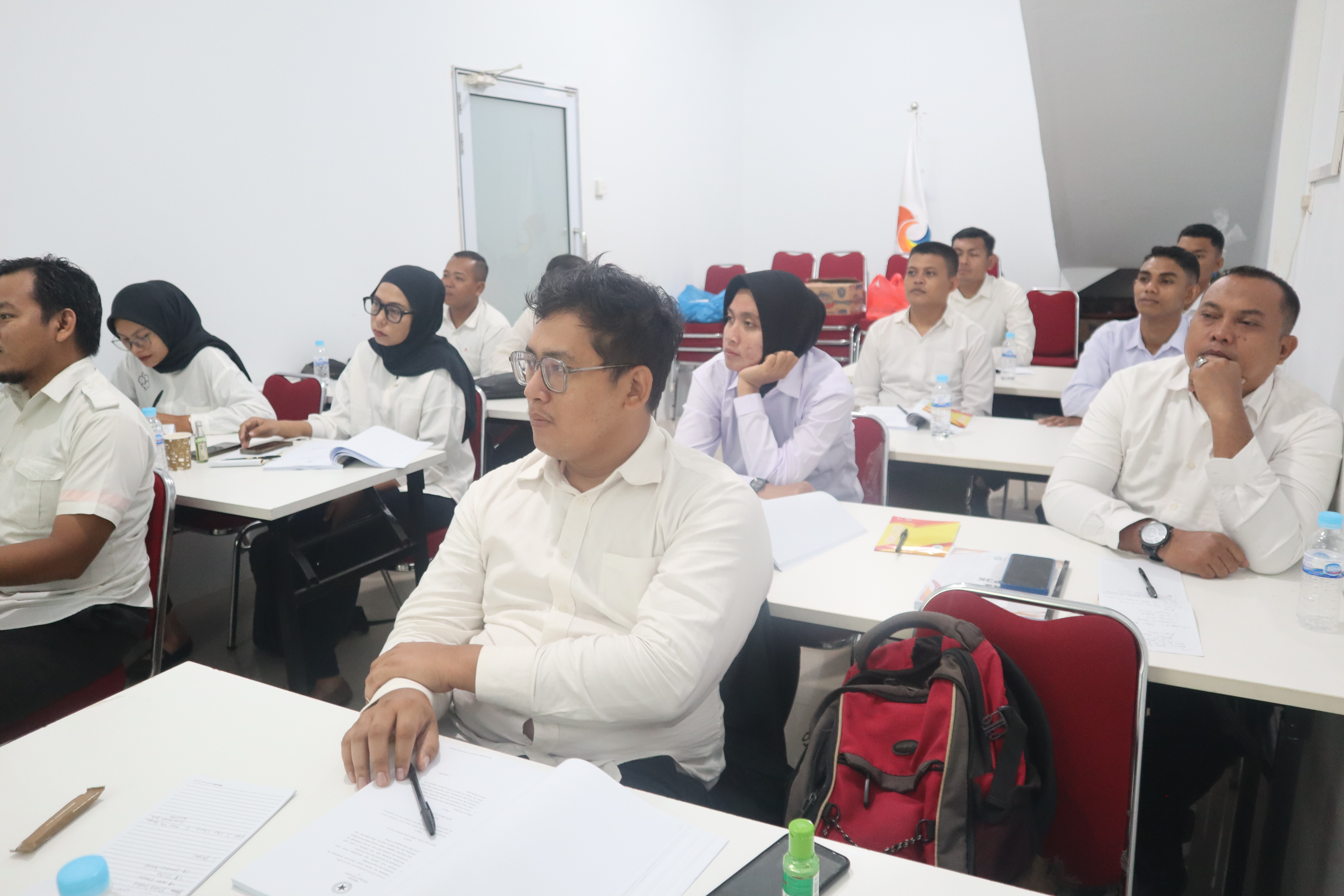 Komunikasi Efektif, Public Speaking, & Pelayanan Pelanggan